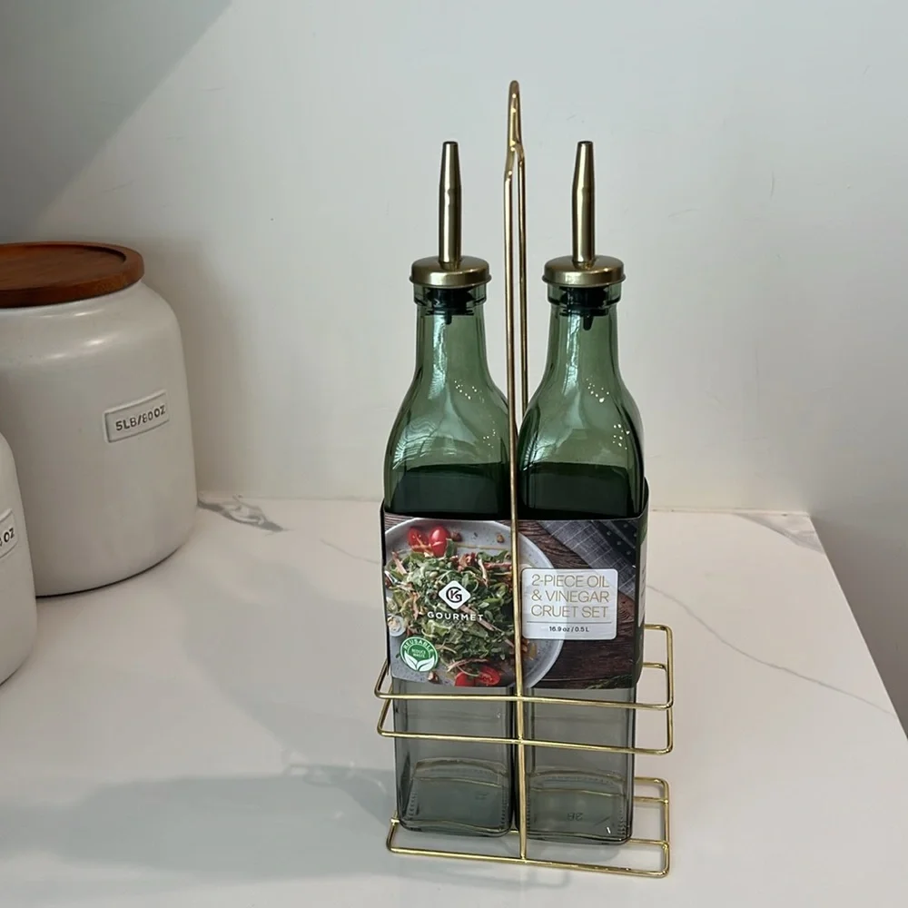 Cute. 2pc Vinegar Cruet Set..